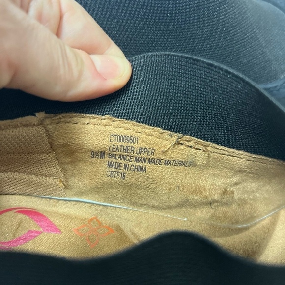 COMFORTIVA Womens Size 9.5 M Black Suede Wedge Slip On Memory Foam Retail $110 - Picture 5 of 7